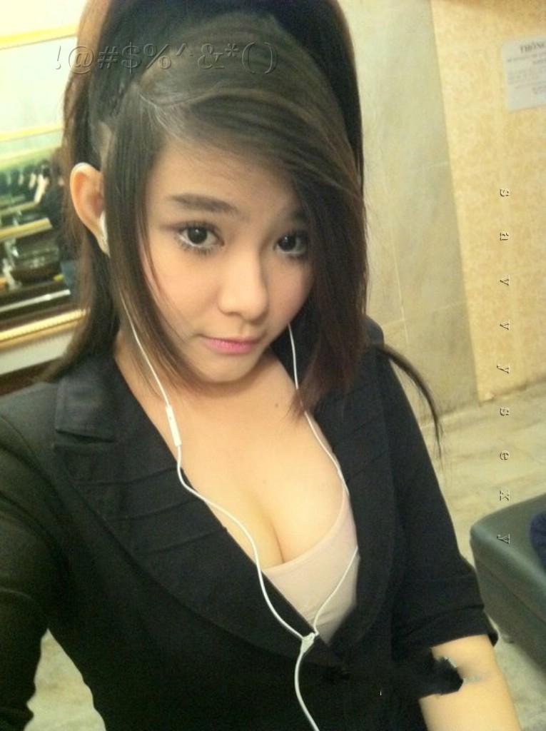 女m跪趴在女同学脚下的贱奴